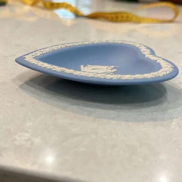 Wedgwood vintage jasperware cornflower blue heart dish. Classical design center - Picture 6 of 7